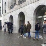 Apple-magazasinda-kuyruk