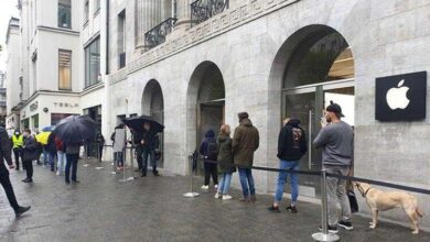 Apple magazasinda kuyruk