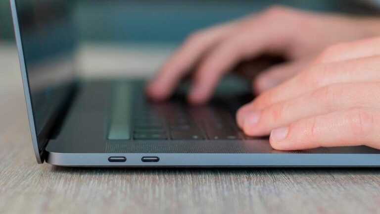 Bloomberg: Yeni MacBook Pro Bu Sonbaharda Piyasaya Sürülecek