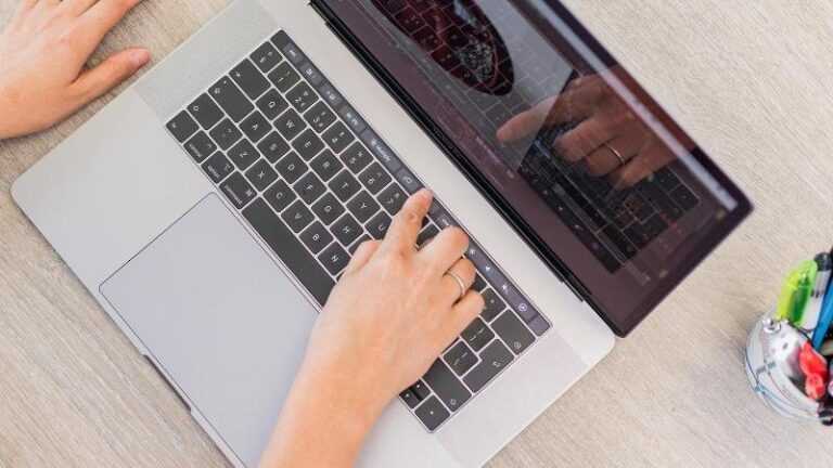 Dokunmatik Çubuk ‘Bir Sonraki MacBook Pro’dan Düştü’