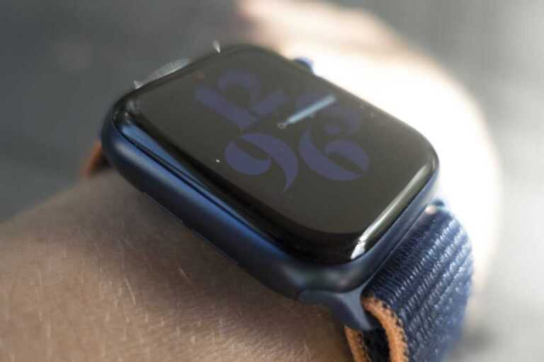 Apple uyardı, Apple Watch Series 6 ekranları kalıcı olarak boş kalabilir