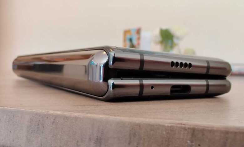 Apple, ilk katlanabilir iPhone'u için benzersiz bir ekran deniyor 3 samsung galaxy fold hinge 4