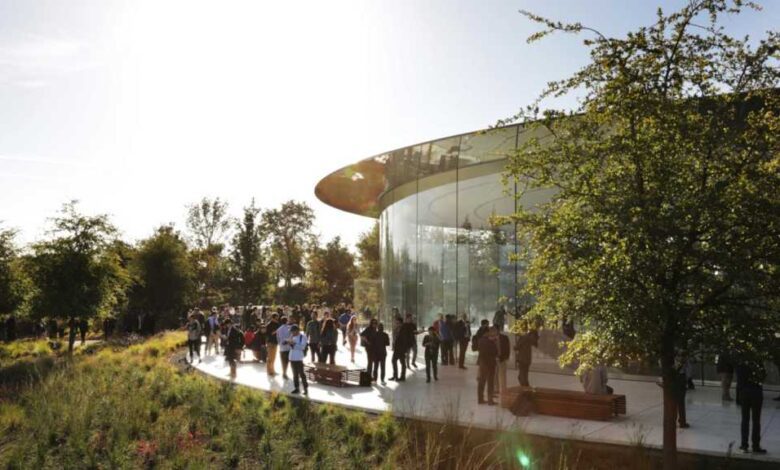 Apple, etkili uzaktan çalışma için tüm bileşenlere sahiptir. Neden onları kullanmıyor? 5 steve jobs theater apple park 6