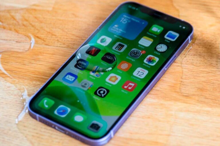 Islak, Sudan Zarar Görmüş Bir iPhone Nasıl Kurutulur ve Onarılır