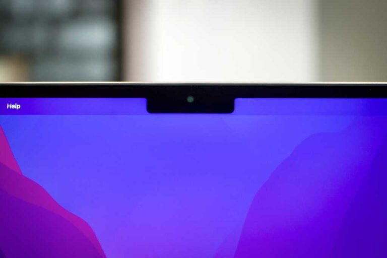 M2 MacBook Air’in web kamerası çok korkunç, Apple’ın tek çözümü bir iPhone