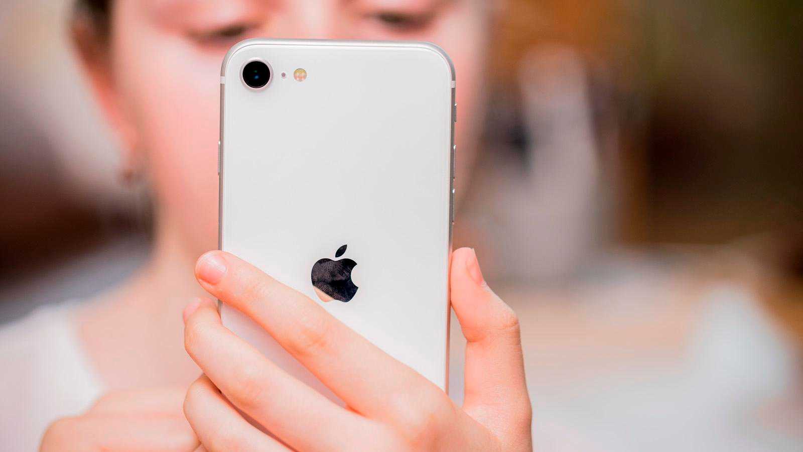 Apple, Android telefonlarda ve PC'lerde 'şifresiz' iPhone girişlerini destekleyecek 1 Apple iPhone parolasız giriş teknolojisi görseli