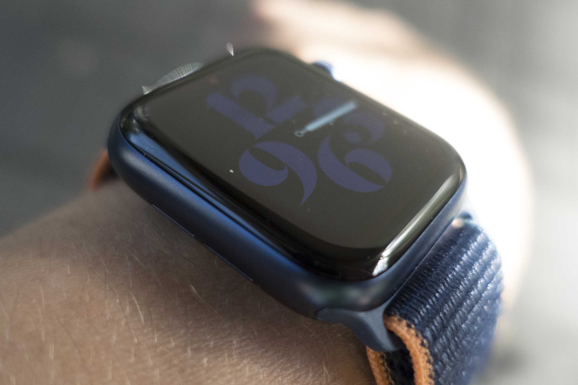 Apple uyardı, Apple Watch Series 6 ekranları kalıcı olarak boş kalabilir 1 Apple Watch Series 6 siyah ekran sorunu yaşayan bir kullanıcının görüntüsü
