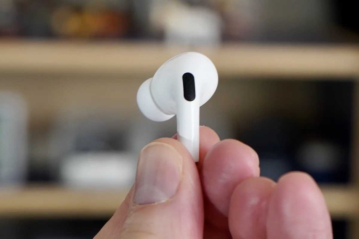 Çocuğun kulak zarı 'AirPods Amber Alert tarafından yırtıldı', yeni dava iddiaları 1 AirPods Pro kutusu ve kulaklıkların yakın çekim görüntüsü