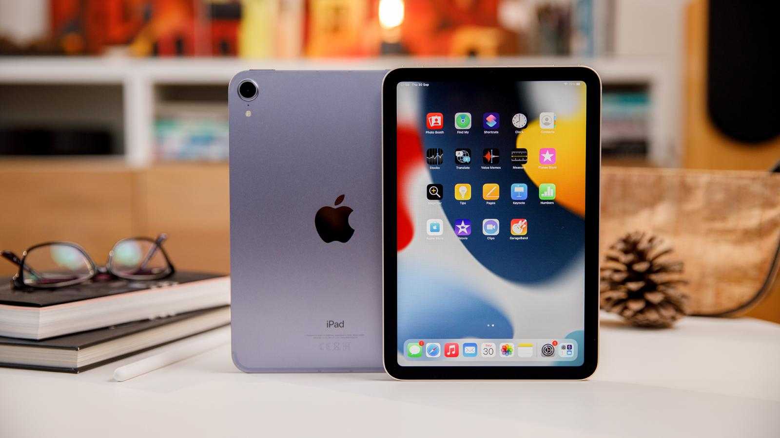 iPad mini bugün Prime Day'den daha ucuz 1 Apple iPad mini 2021 modeli mor renk ön ve arka görünüm