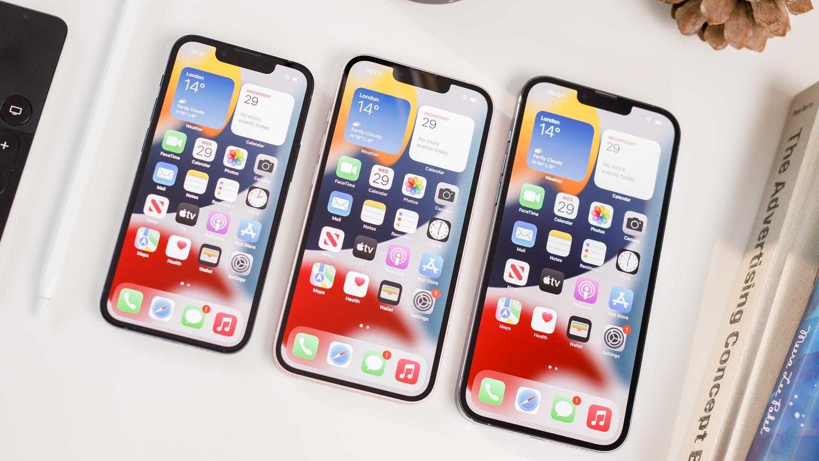 iPhone 14, eski bir çiple bile hala bir hız artışı sağlayacak 1 iPhone 14 ve iPhone 13 modellerinin yan yana görünümü
