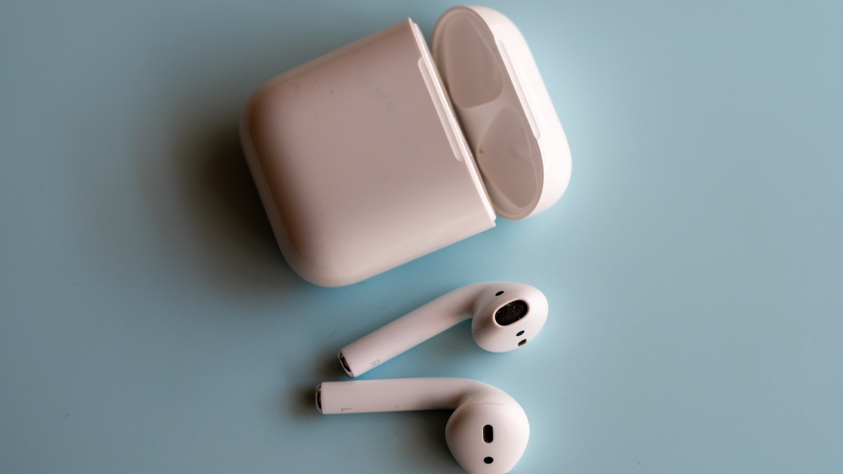 AirPods Pro 3 vs AirPods 4: 2026'da Hangi Kulaklık Alınır? 2 AirPods Pro 3 vs AirPods 4