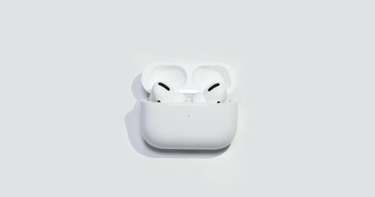 Apple AirPods Pro 3 vs AirPods 4: Hangisini Seçmeli?