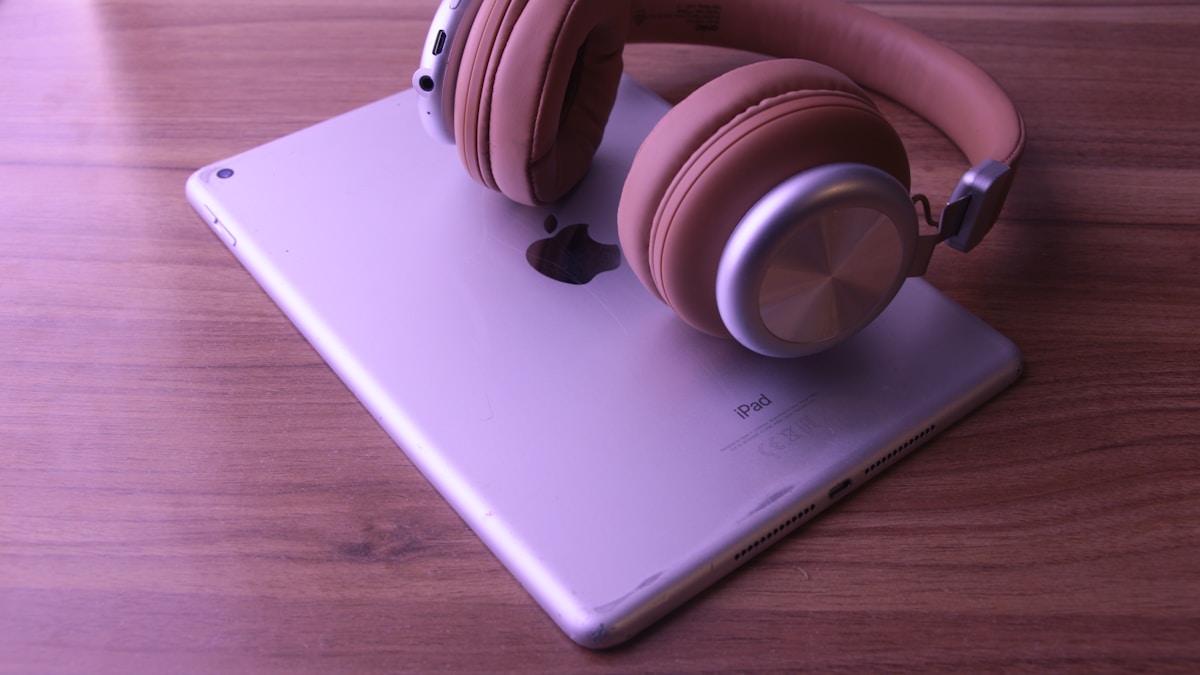 iPad Pro M5 vs iPad Air M4: 2026'da Hangisini Almalısınız? 2 iPad Pro M5 iPad Air M4