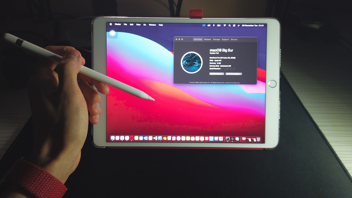iPad Pro M5 vs MacBook Air M4: Öğrenciler İçin Hangisi Daha İyi? 2 iPad Pro M5 vs MacBook Air M4