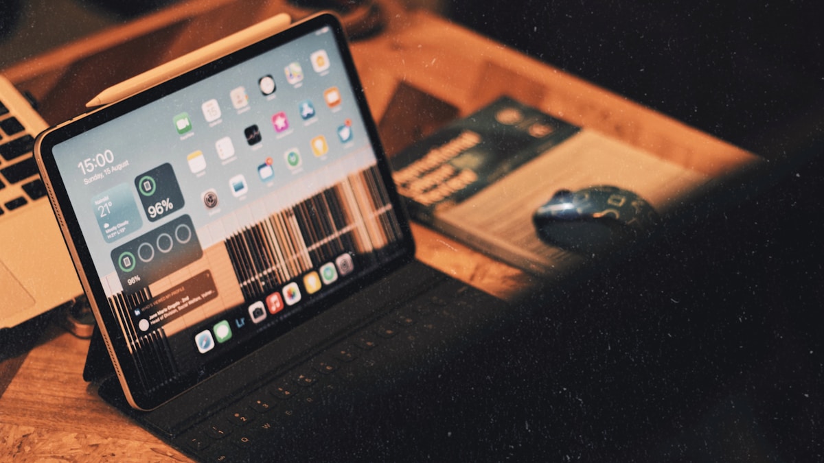 M4 MacBook Air vs M4 iPad Pro: Öğrenciler İçin Hangisi 2026? 1 M4 MacBook Air vs M4 iPad Pro
