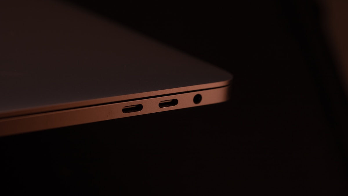 MacBook Air M4 vs MacBook Pro M4: 2026 Alıcıları İçin Karşılaştırma 1 MacBook Air M4 vs MacBook Pro M4