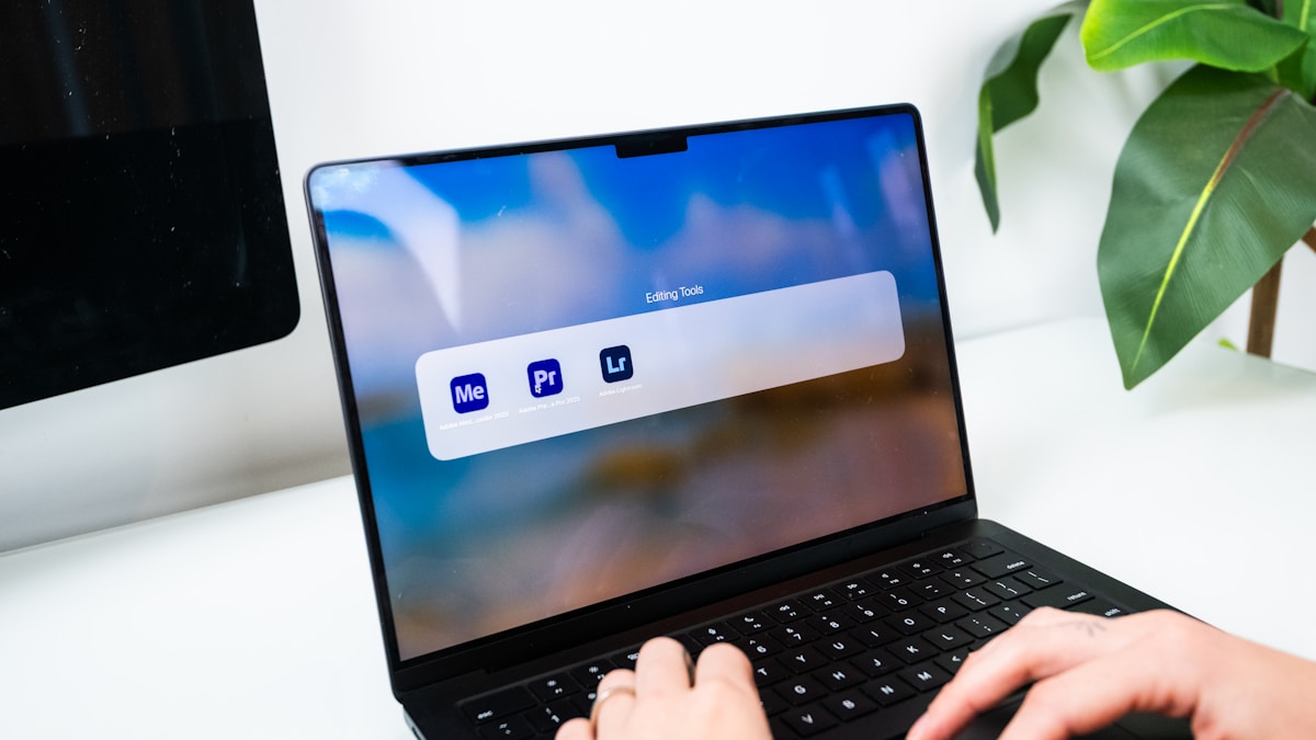 MacBook Air M4 vs Pro M4: Video Editörler İçin Hangisi Daha İyi? 2 MacBook Air M4 vs Pro M4