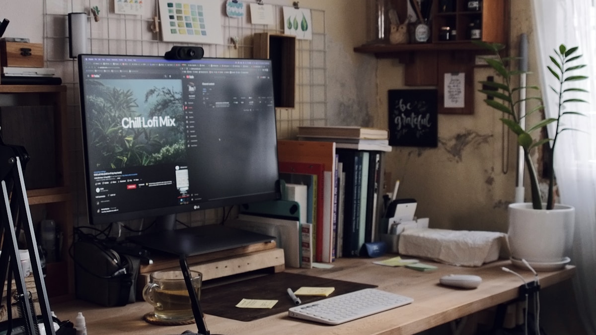 MacBook Pro M4 Max vs MacBook Air M4: Video Editör İçin Hangisi? 1 MacBook Pro M4 Max vs MacBook Air M4