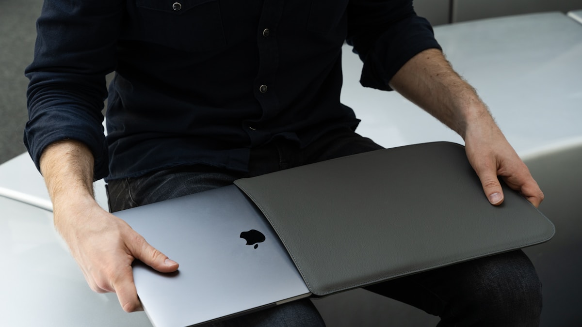 MacBook Pro M4 vs MacBook Air M4: Hangisi Size Uygun? 1 MacBook Pro M4 vs MacBook Air M4