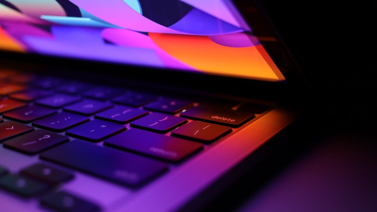 MacBook Pro M5 Tasarımı: 2027'de Neler Değişecek? 1 MacBook Pro M5 tasarımı