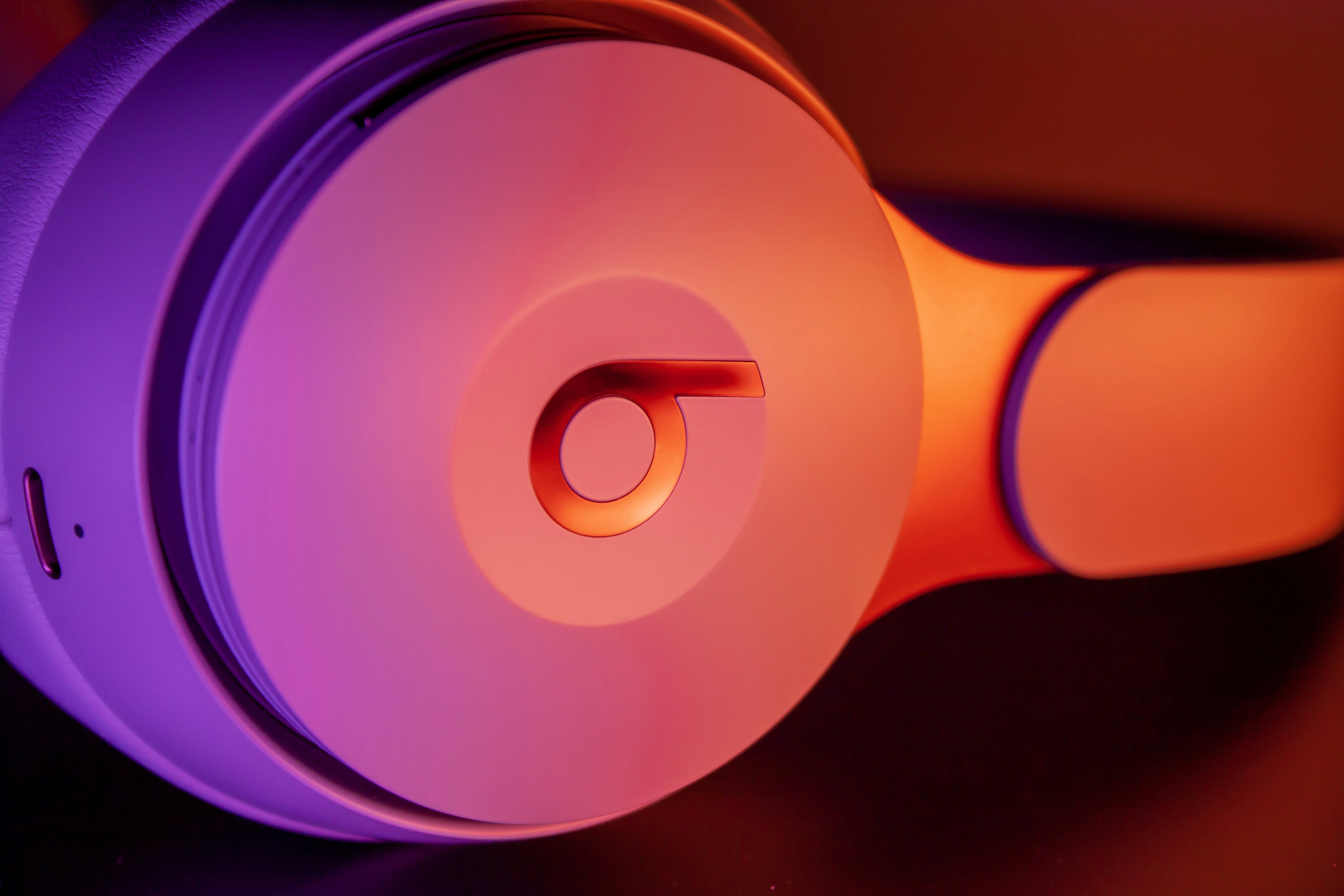Beats Solo Buds Turuncu Renk: ABD ve Japonya'da Satışta 2 Beats Solo Buds turuncu