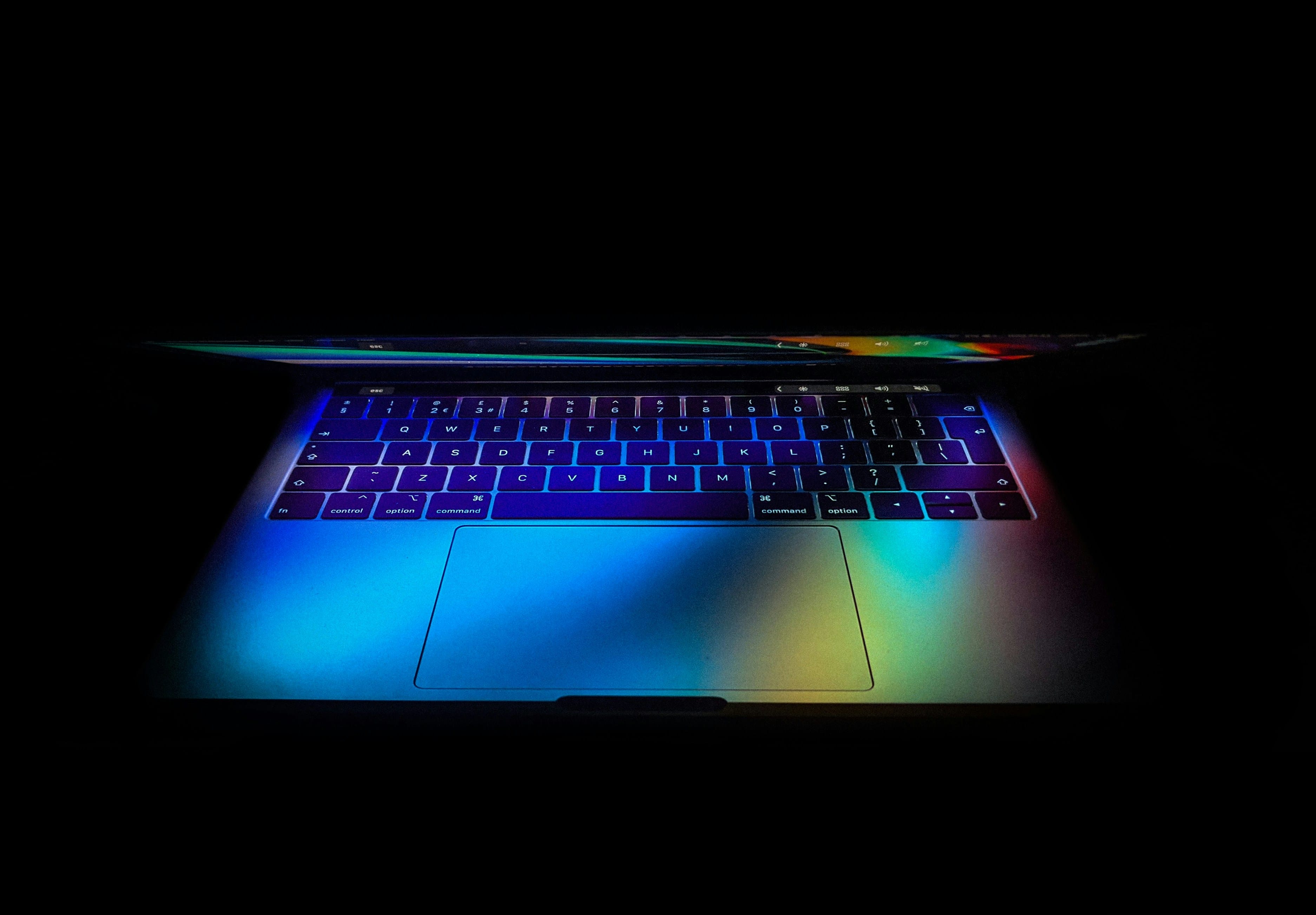 MacBook Ultra OLED 2026 - MacBook Ultra OLED: Çıkış Tarihi ve Fiyatı Ne Zaman? 1 MacBook Ultra OLED 2026 - MacBook Ultra OLED